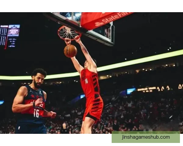 杨瀚森6+4遭针对被对手抱摔放倒却吃技术犯规 球迷怒吼裁判判罚不公